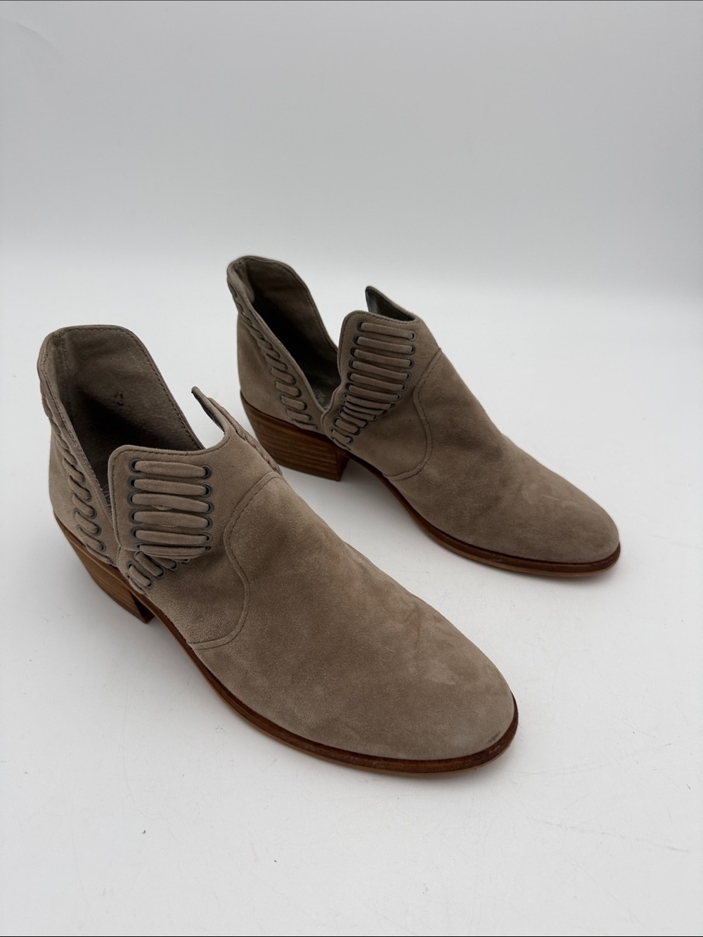 Vince Camuto Taupe Suede Ankle Booties with Stacked Heel women 7M casual retro